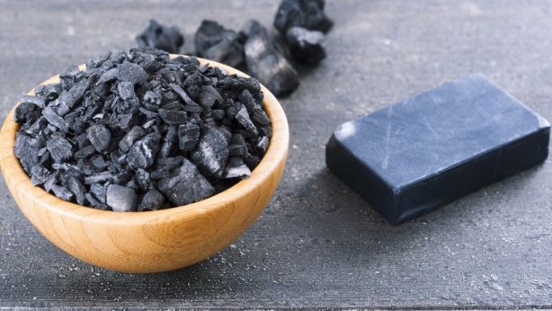 Le charbon – Des cosmétiques noirs pour une peau plus saine